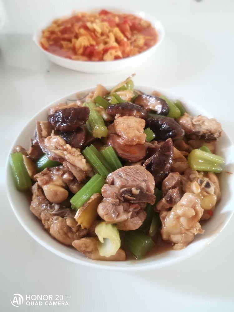 嫩滑鲜美多汁De香菇滑鸡🐔