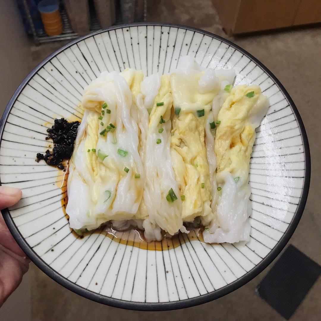 肠粉技术，从  酱汁  到  粉皮  到  蒸制  (网红肠粉一条龙最详细的做法，用此方子开店不是问题)。