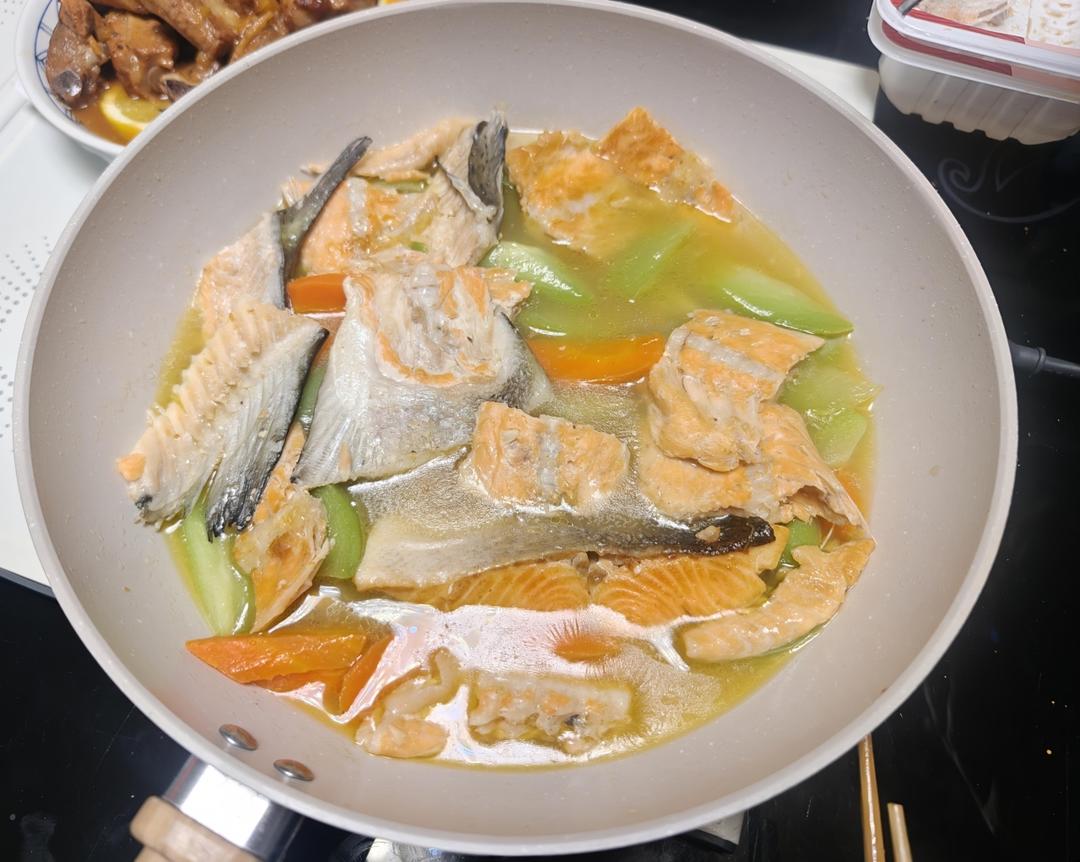 三文鱼骨焖佛手瓜