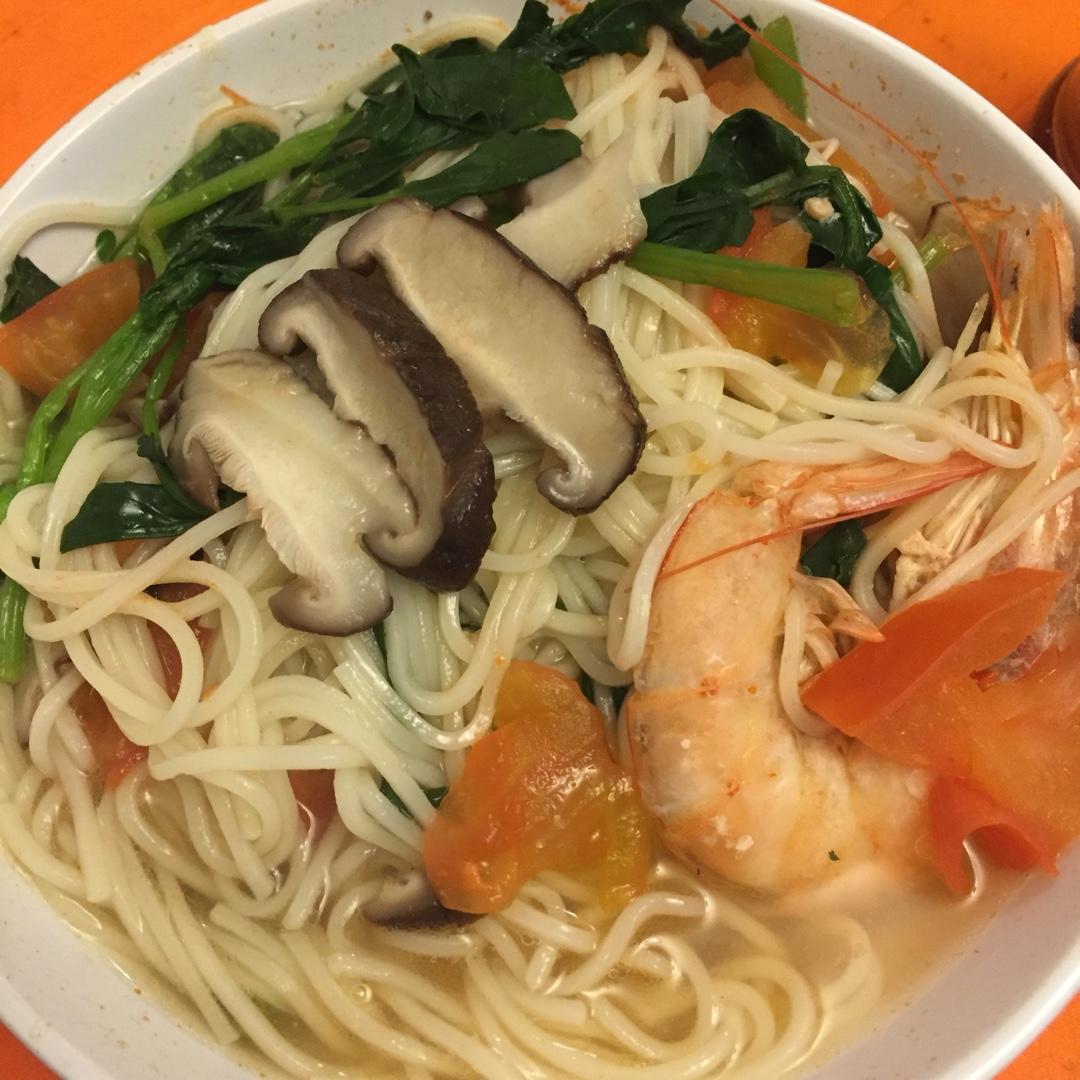 鲜虾番茄鸡蛋面