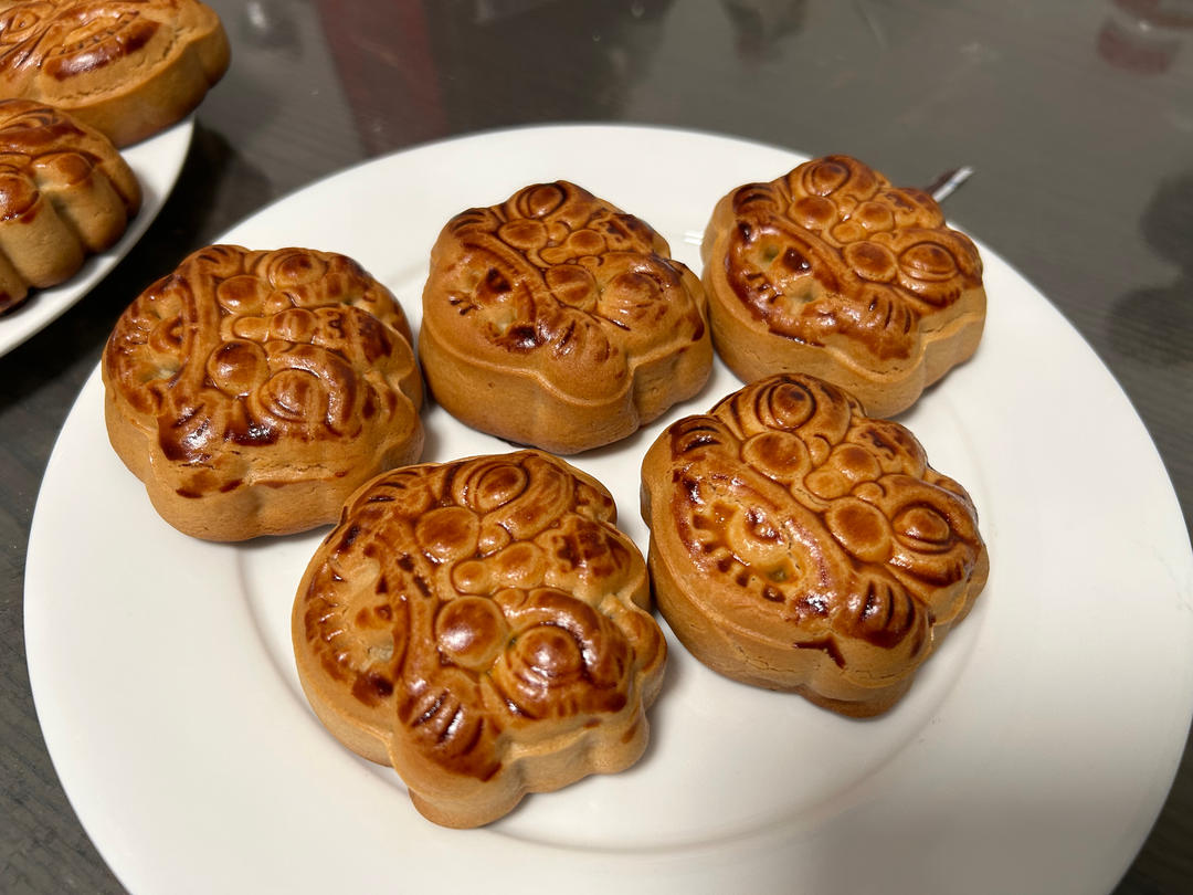 广式月饼—蛋黄莲蓉月饼