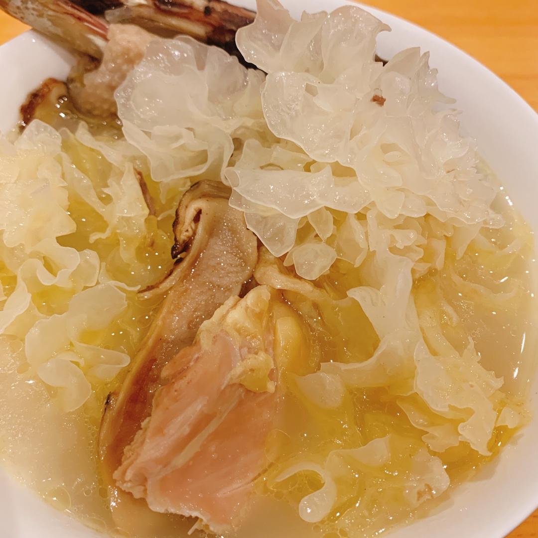 滋补药膳老母鸡汤