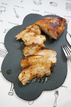 酷炫屌炸天好吃的煎鸡胸肉（香蒜蜂蜜煎鸡胸肉）的做法 步骤9