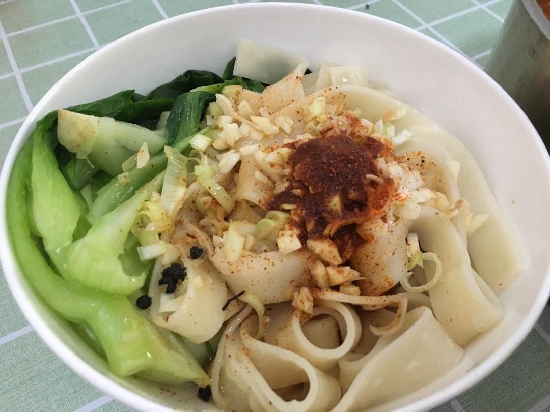 十分钟就能吃上的超简单油泼面