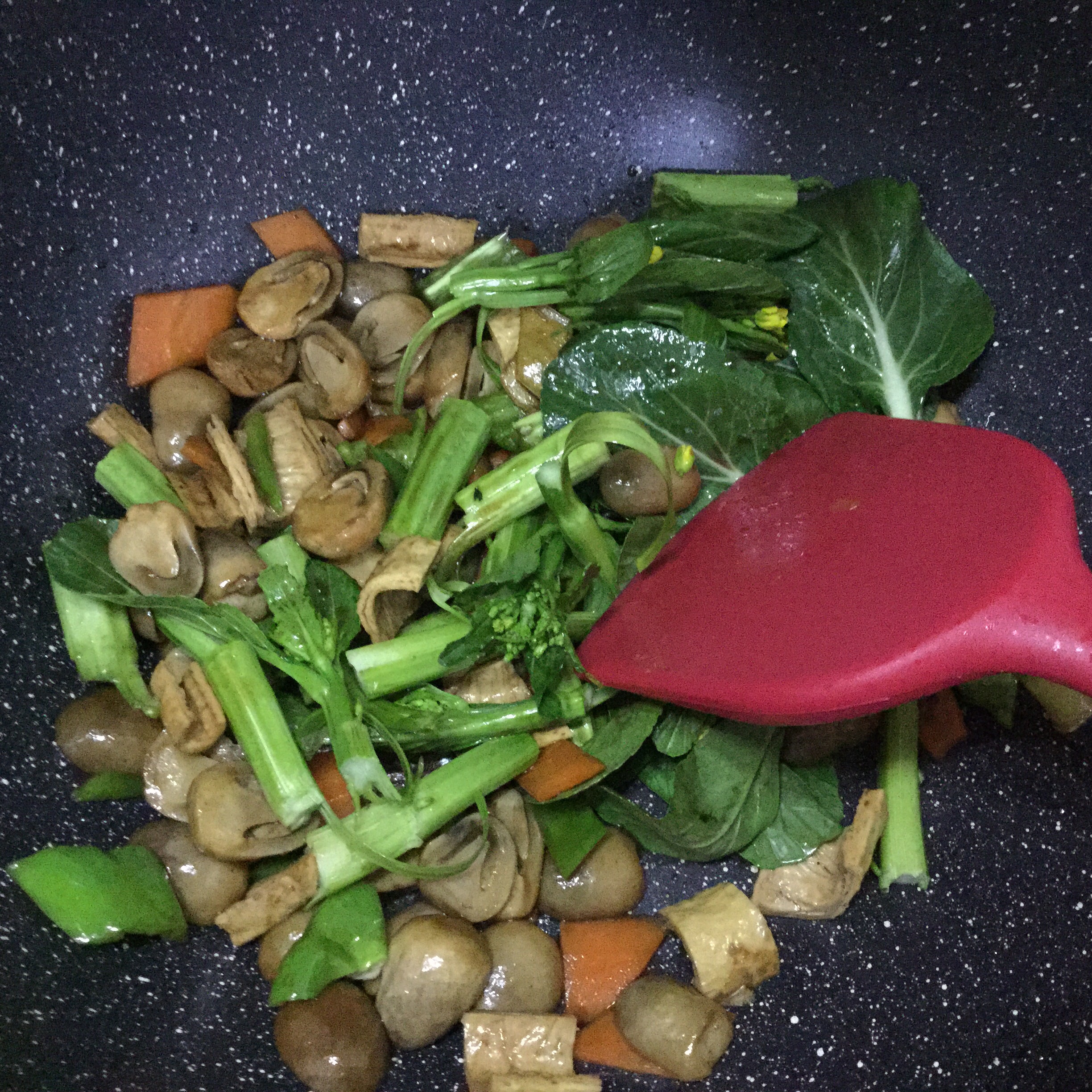 草菇炒肉片的做法 步骤10