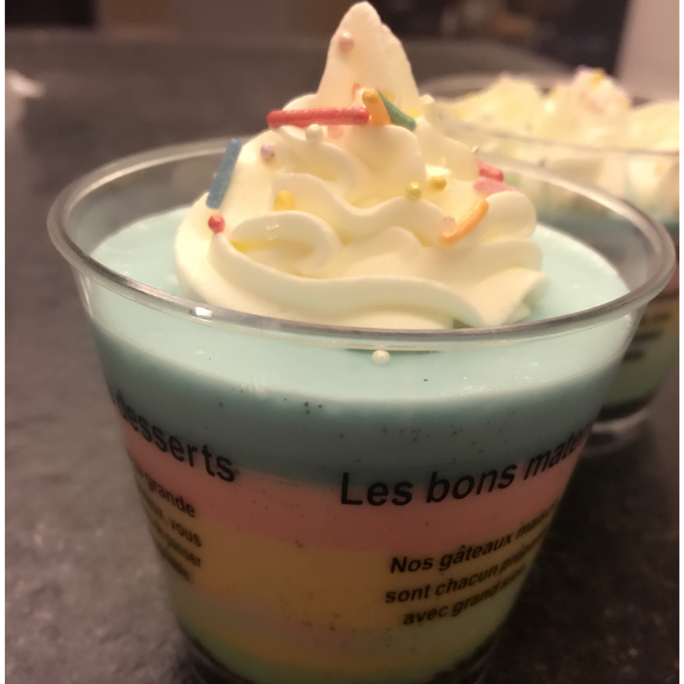 彩虹慕斯杯