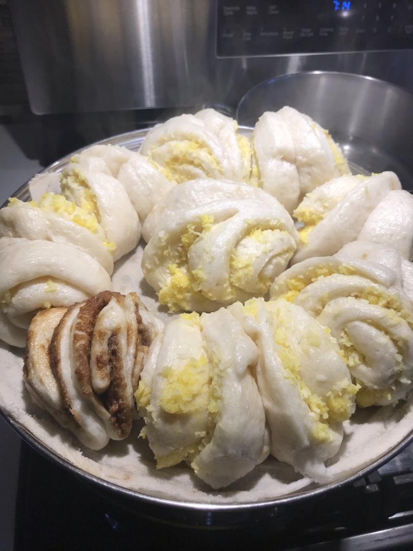 刚出锅就被孩子吃光的花卷（椰蓉牛奶花卷）