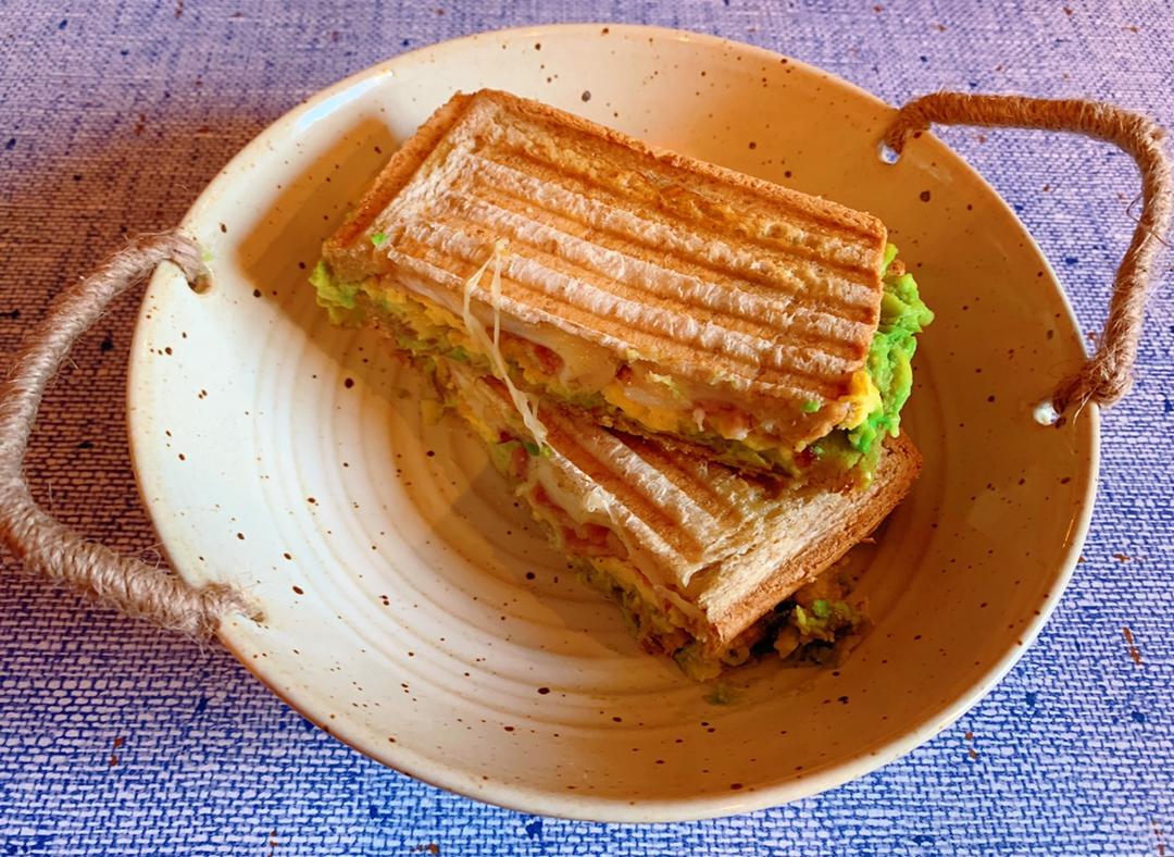 牛油果培根鸡蛋热三明治（Bawloo版）