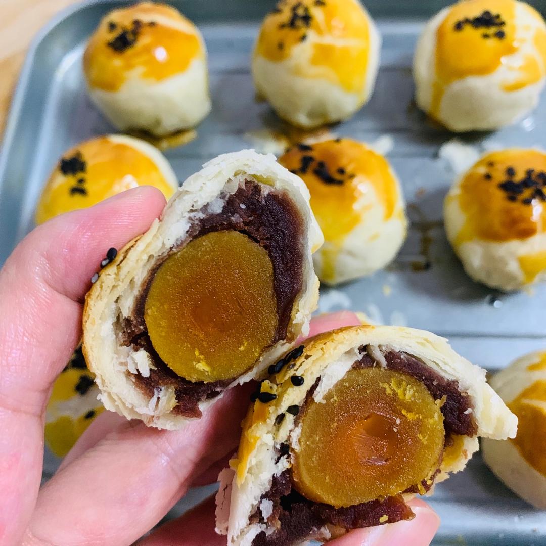 蛋黄酥（超详细步骤，附红豆沙馅做法）