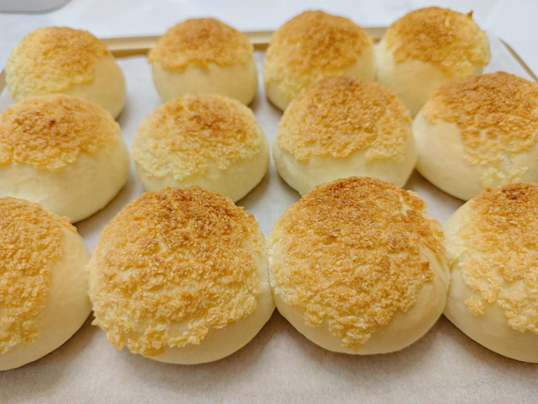 椰蓉小餐包。柔软拉丝，椰香浓郁