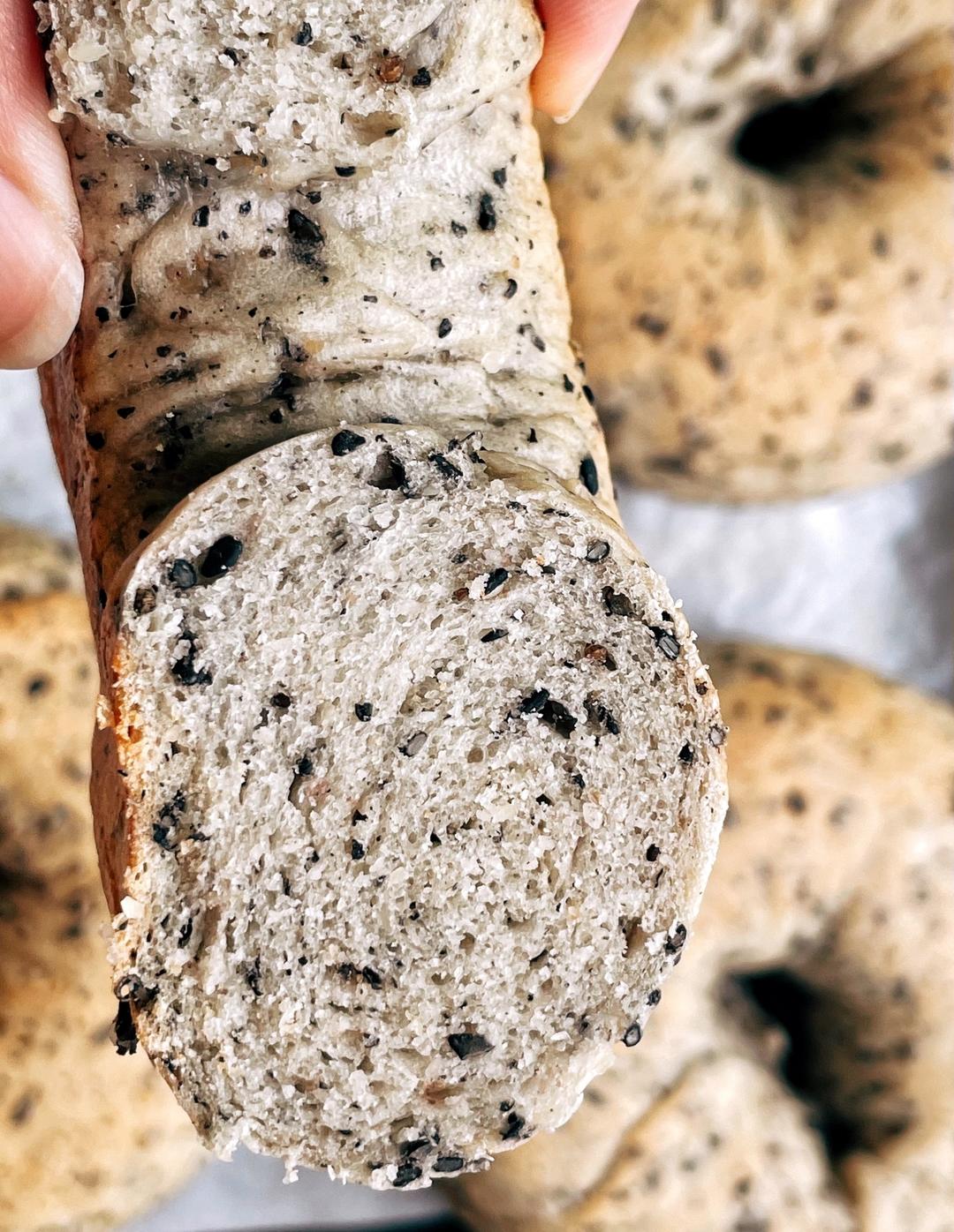 黑芝麻全麦贝果