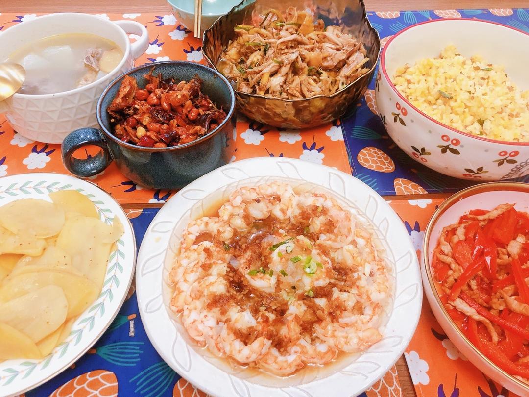 蒜蓉金针菇烤花蛤虾