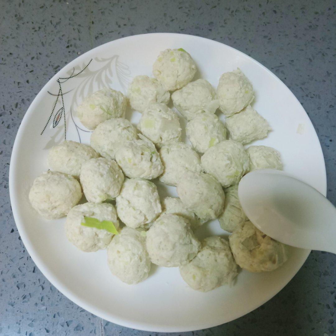 鸡肉丸子（含菌菇鸡丸汤做法）