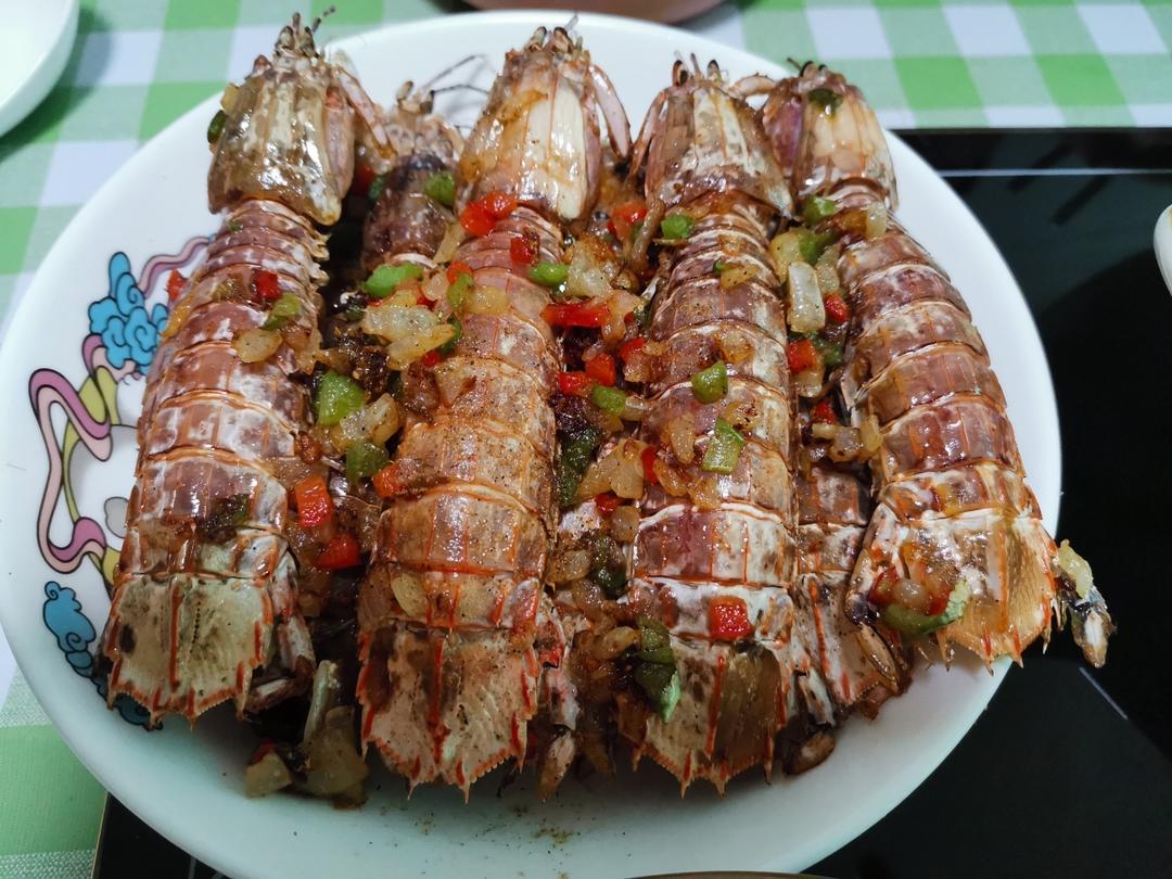 无油炸版的椒盐皮皮虾和巧拨虾壳的方法