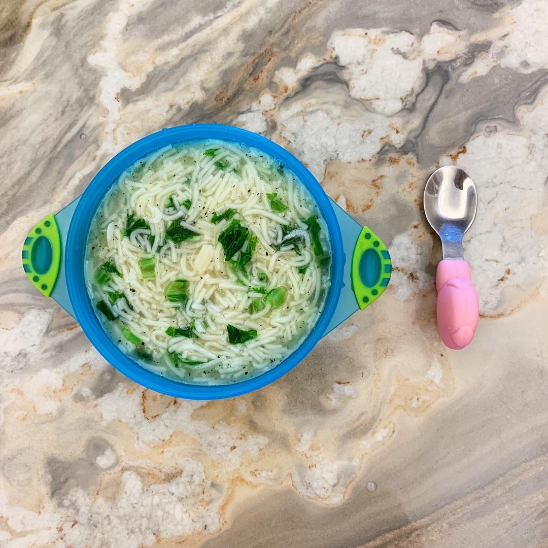 皮卡宝宝爱吃饭