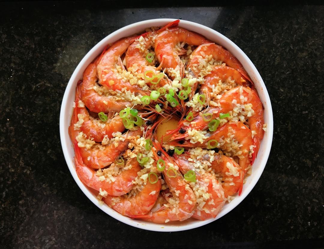 虾最美味的吃法必须是这个——蒜蓉蒸虾（多动图，孔瑶的食谱）