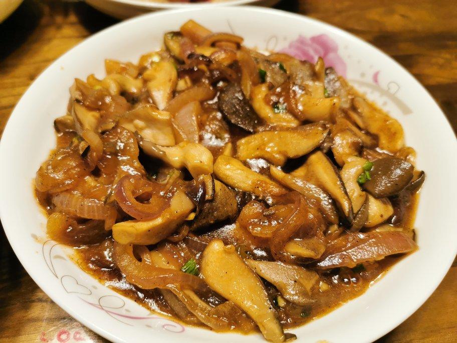 洋葱炒蚝菇