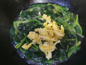 五分钟煮一锅菠菜鸡蛋汤的做法 步骤4