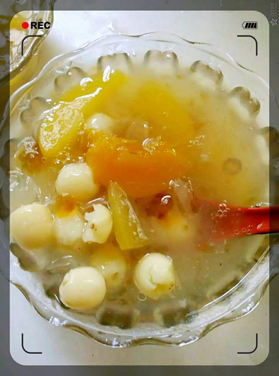 桃胶银耳水果羹
