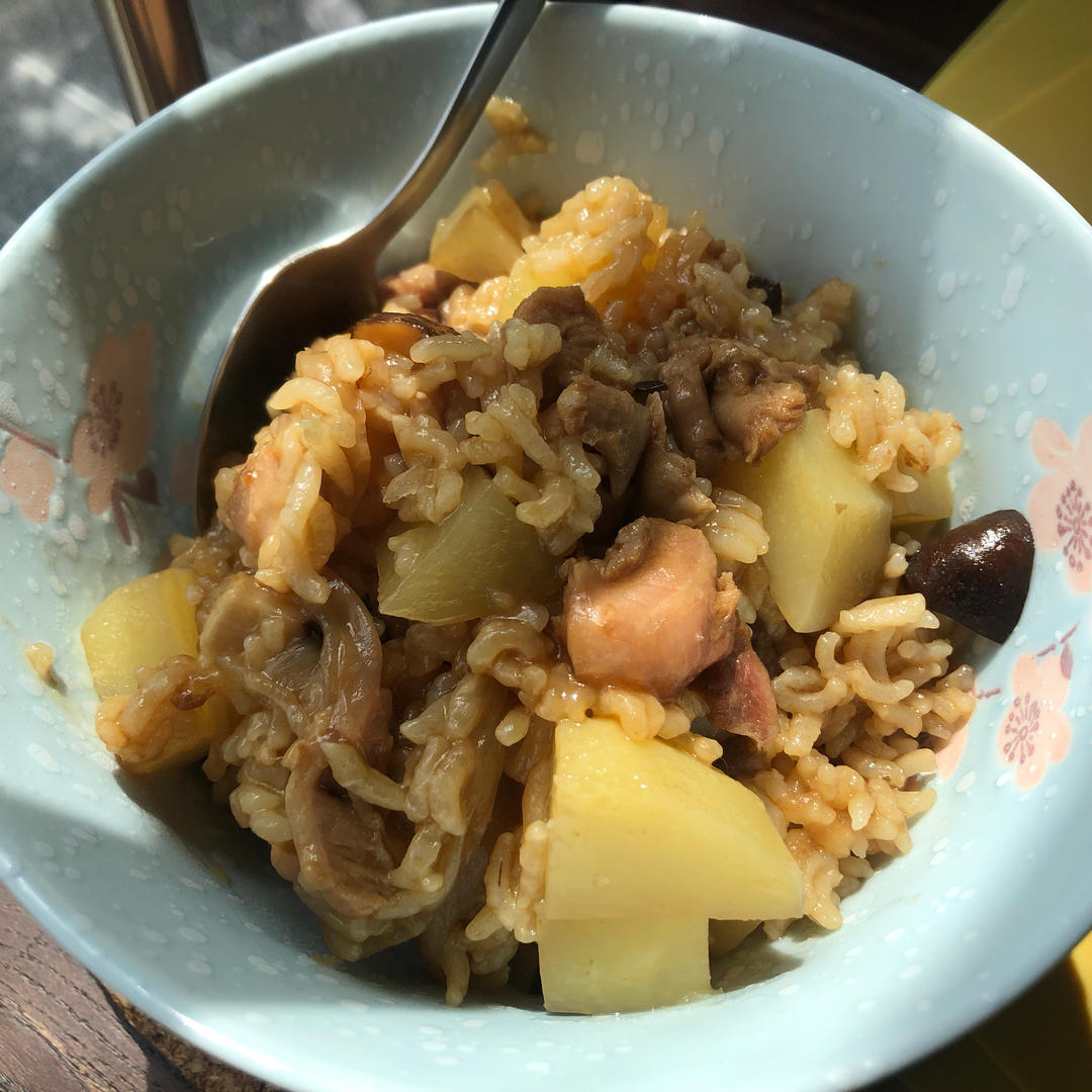 【香菇鸡肉焖饭】