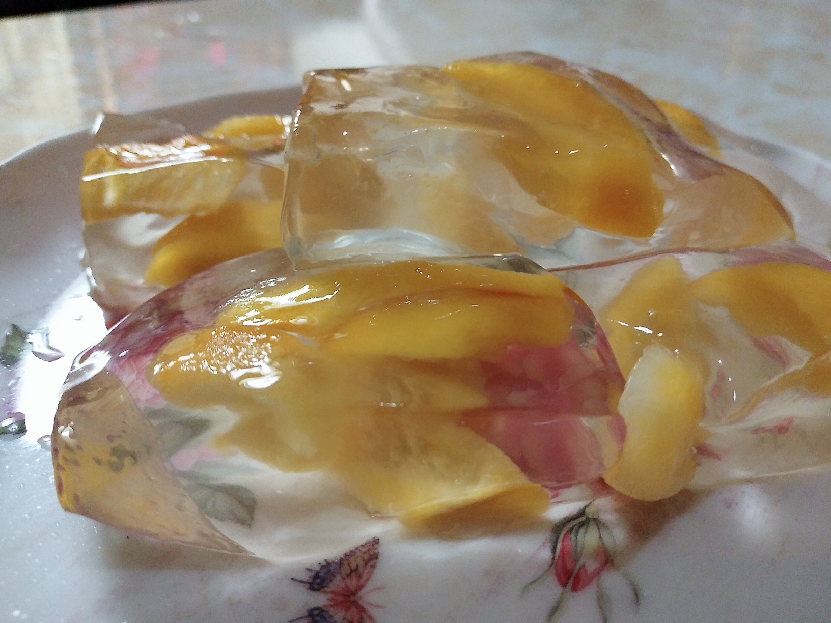 黄桃果干冰冰果冻的做法