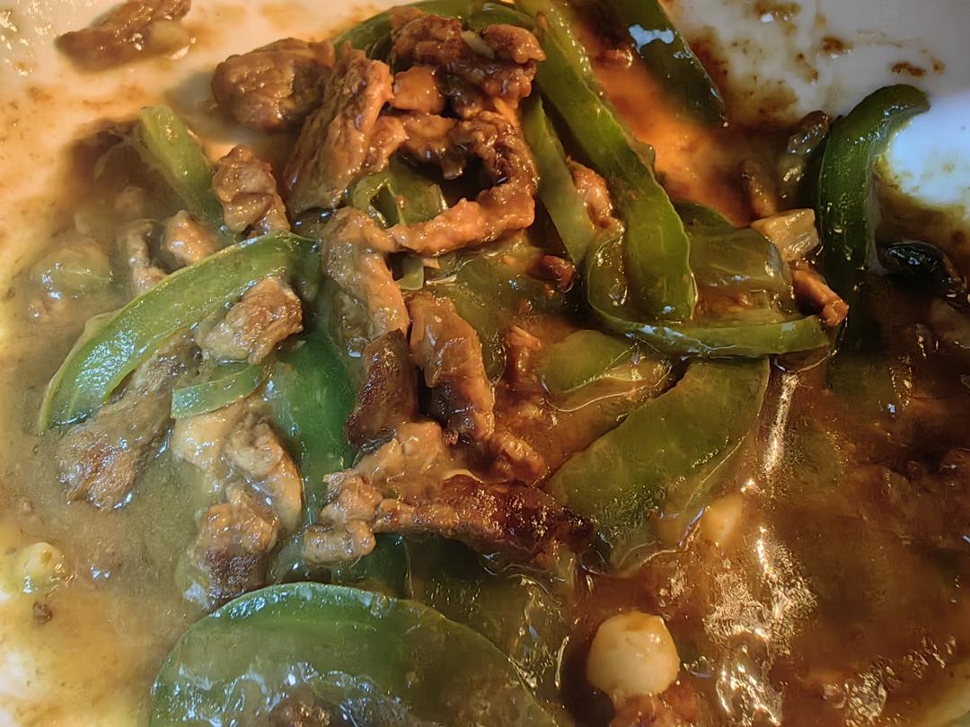 青椒肉丝，这样炒太好吃了。