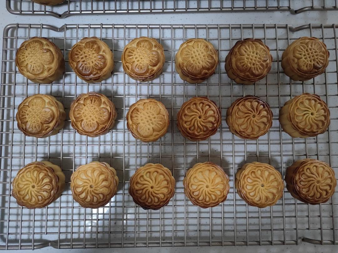 广式月饼—蛋黄莲蓉月饼