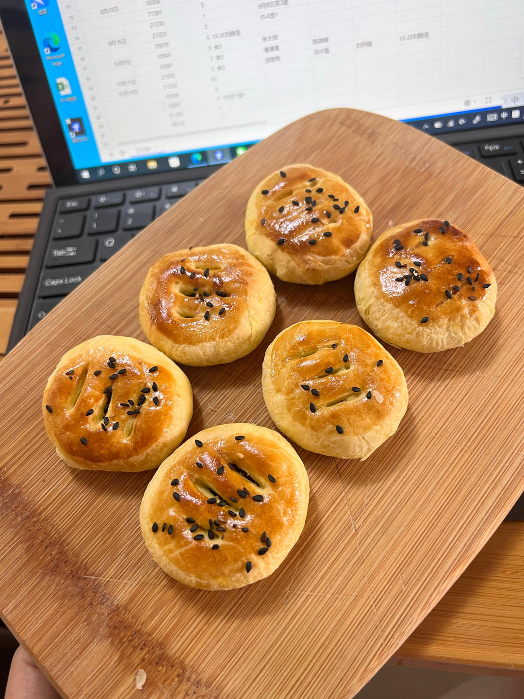 红豆酥饼 奶黄老婆饼 芝麻椒盐酥饼