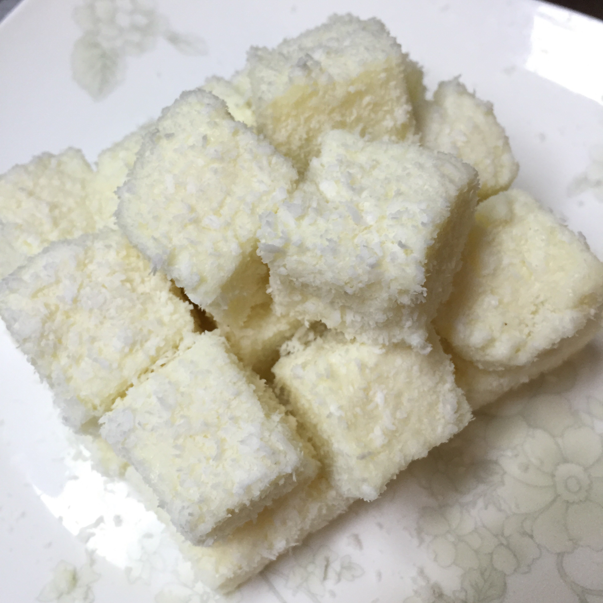 椰丝牛奶小方糕