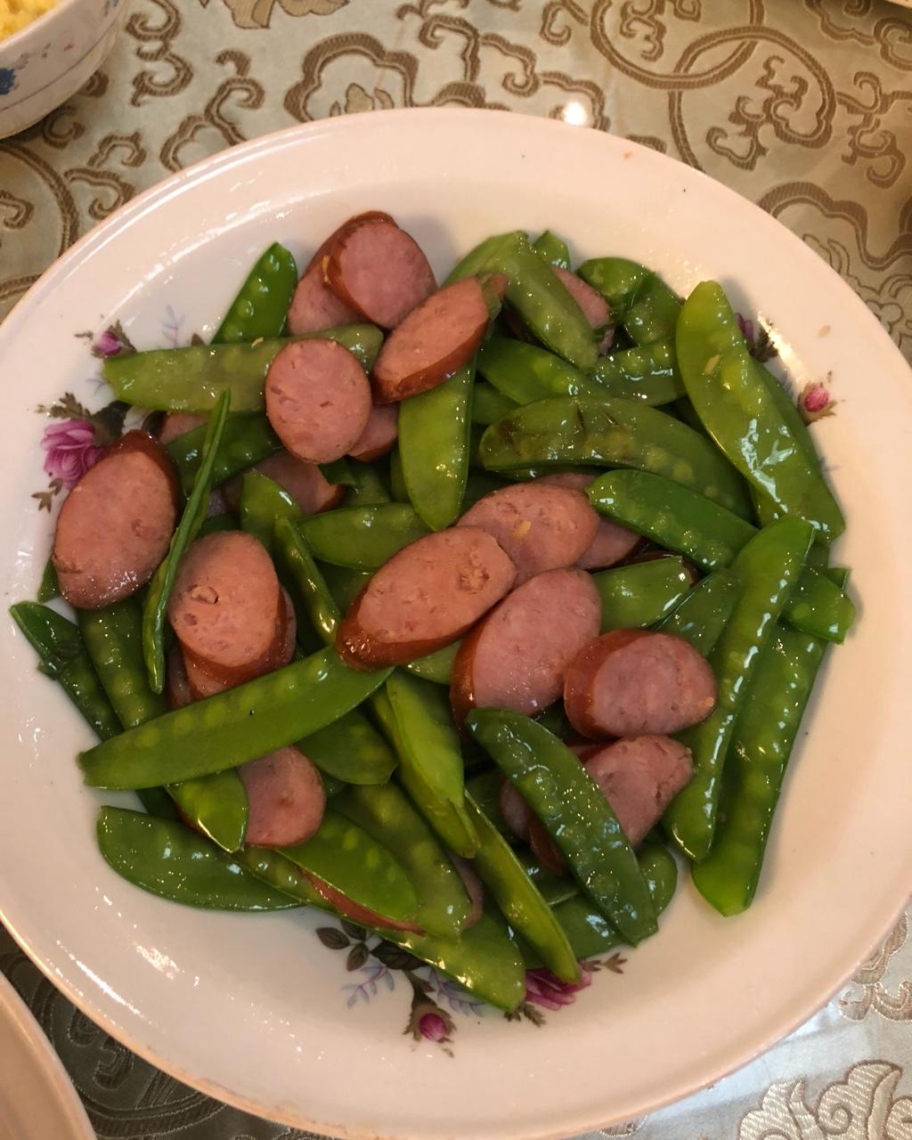 荷兰豆炒香肠