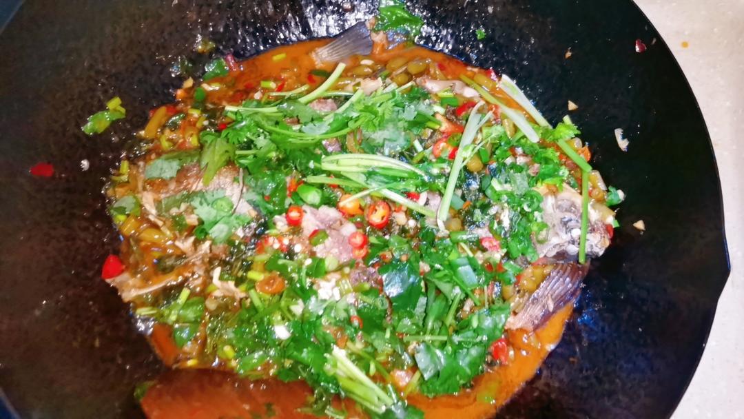 汤鲜味美的霍香鲫鱼