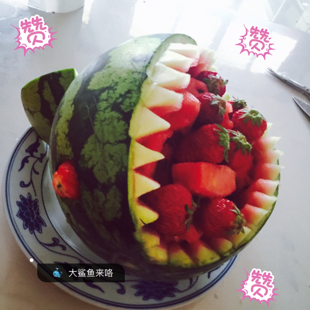超级酷炫的鲨鱼西瓜雕