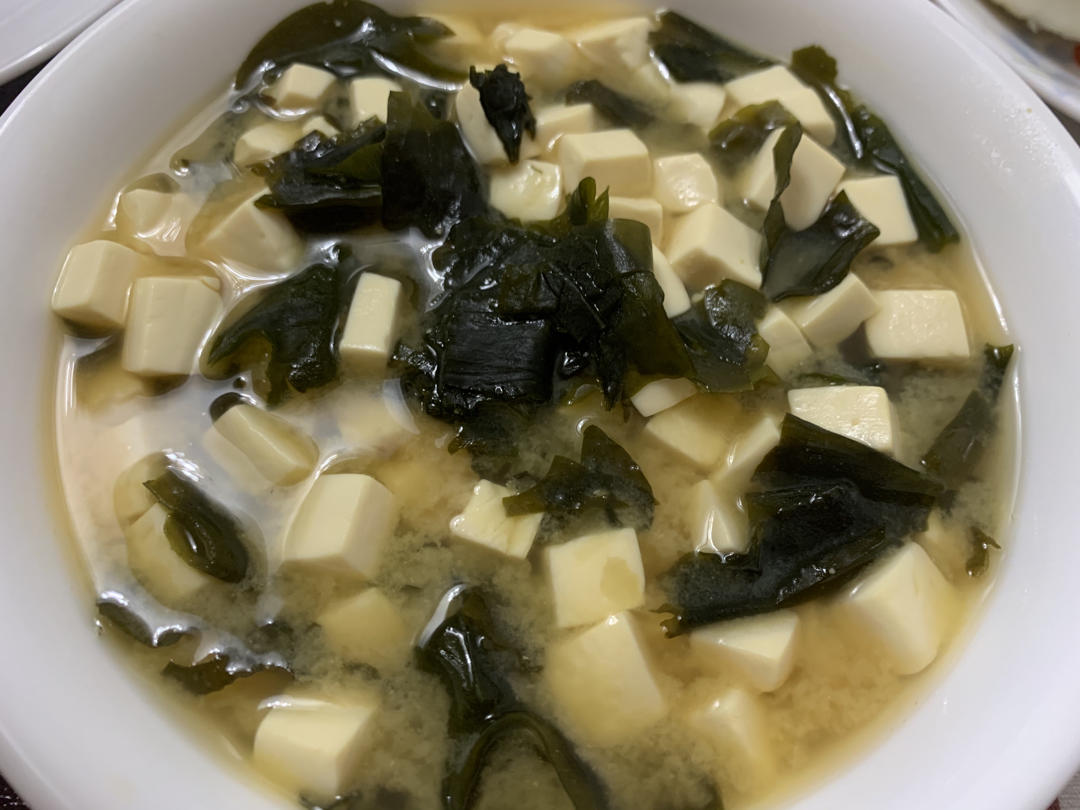 豆腐裙带菜味噌汤