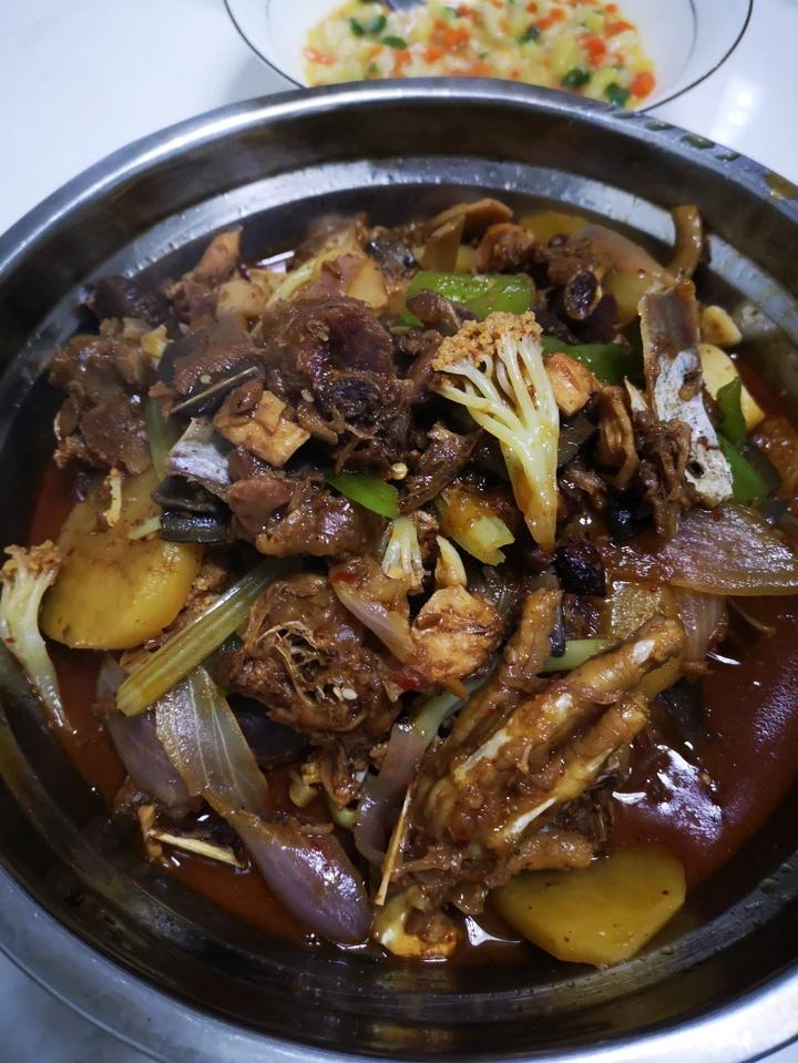 比店里好吃的重庆鸡公煲！