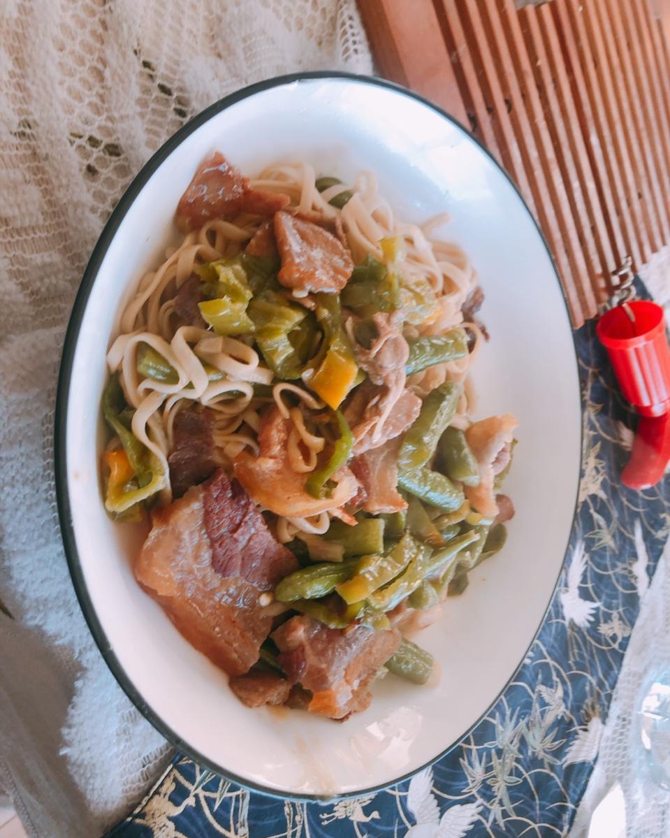 豆角焖肉面
