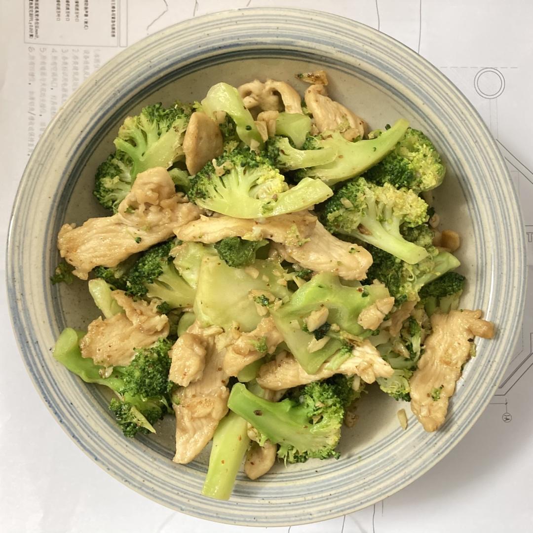 鸡胸肉炒西兰花