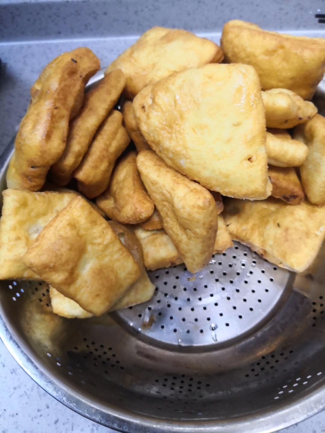 好吃诱人的哈萨克食品包尔萨克