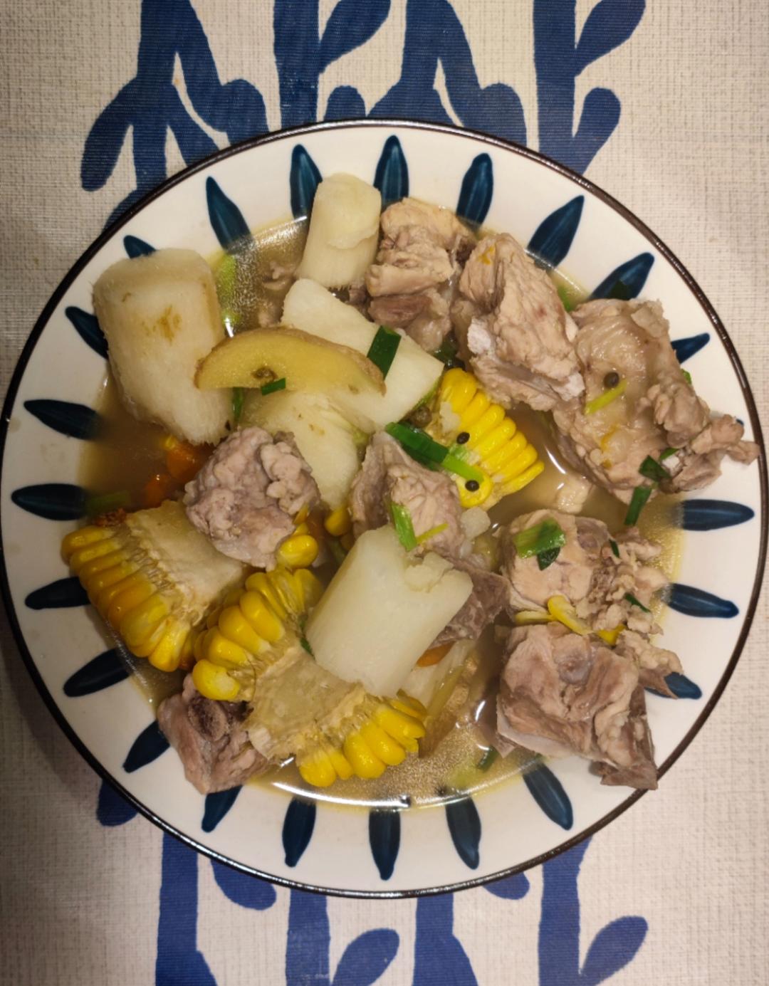 连吃三碗的玉米山药排骨汤