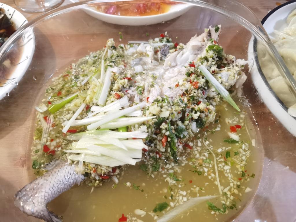 泰国菜—泰式柠檬鱼，鱼有点对不住大家的做法