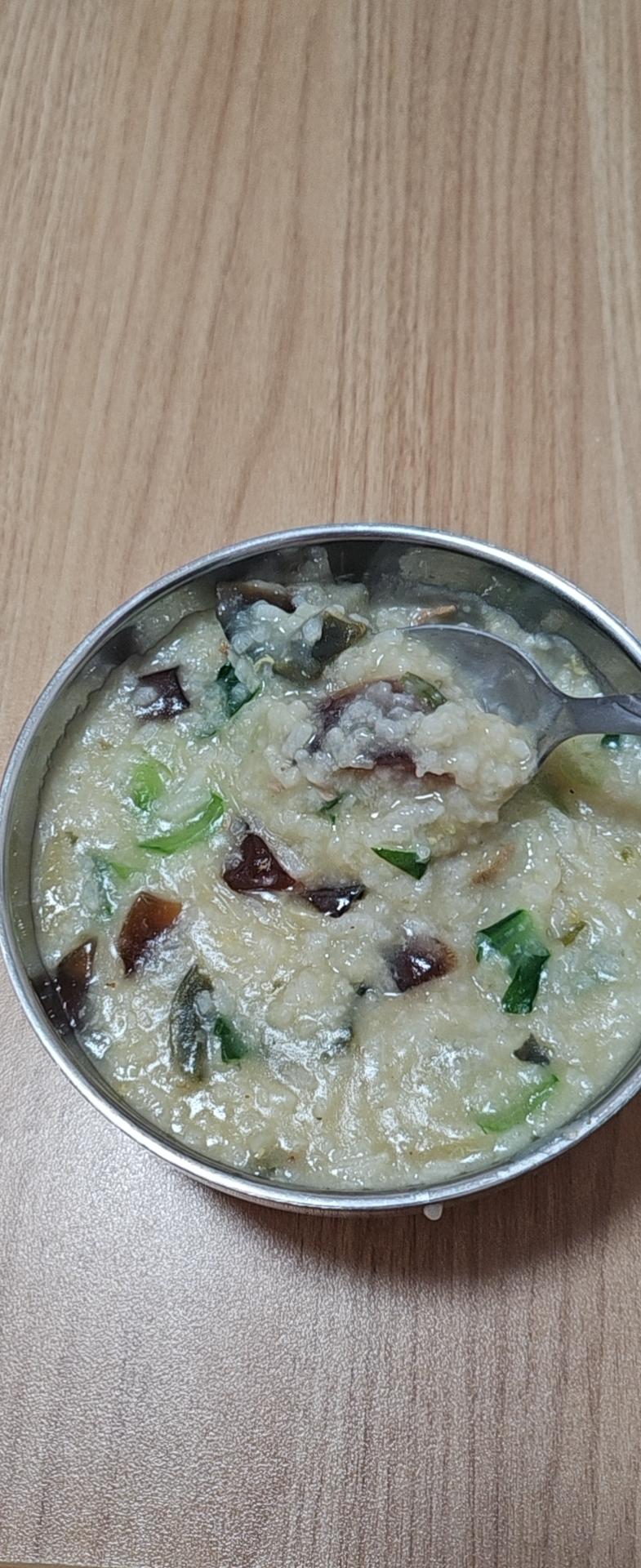妈妈👩教我做的皮蛋瘦肉粥🥣简单快捷美味😋
