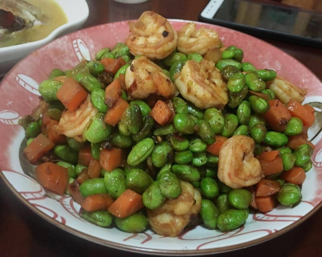 毛豆米炒虾仁的做法