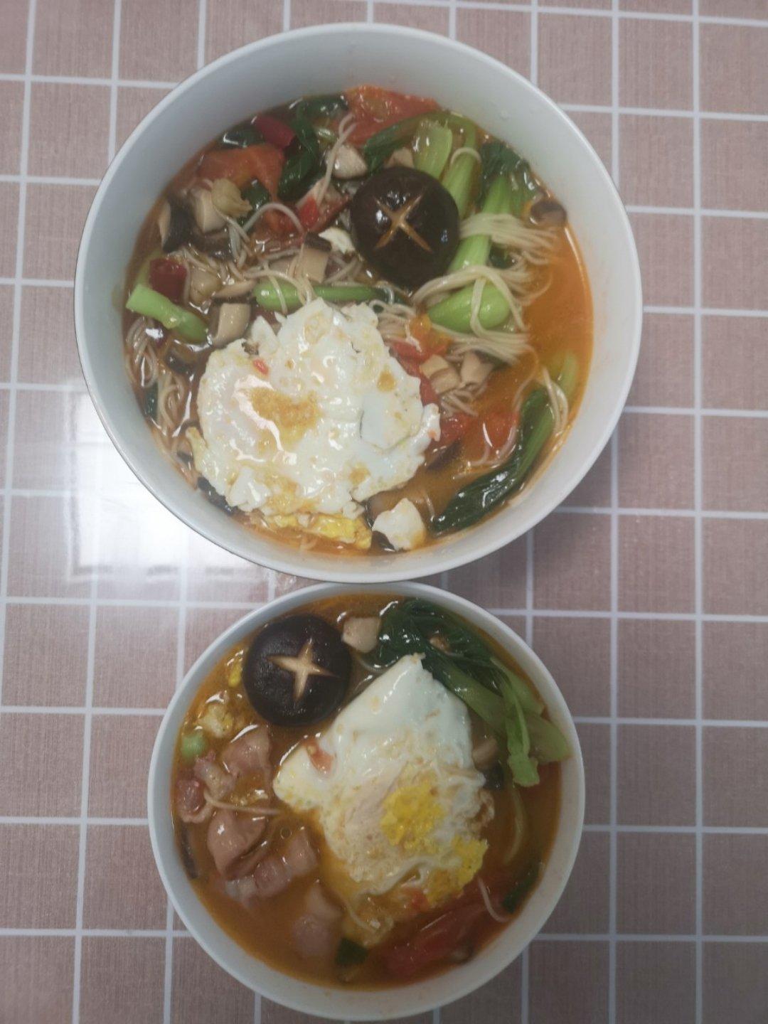菌汤面条 看得见的香菇 尝得到的鲜美 这才是真正的菌汤