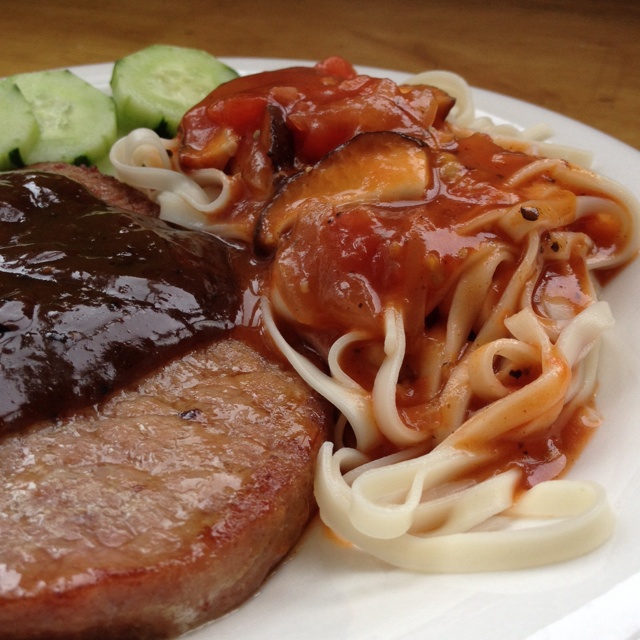 煎牛排配菠菜土豆