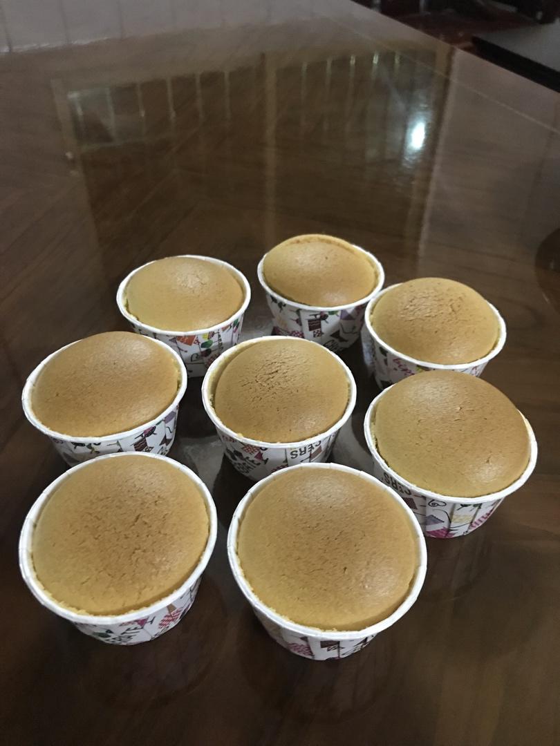 软萌软萌的古早味纸杯蛋糕