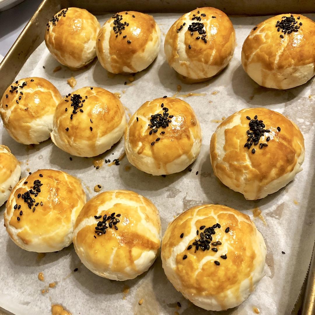 酥得掉渣的蛋黄酥的做法