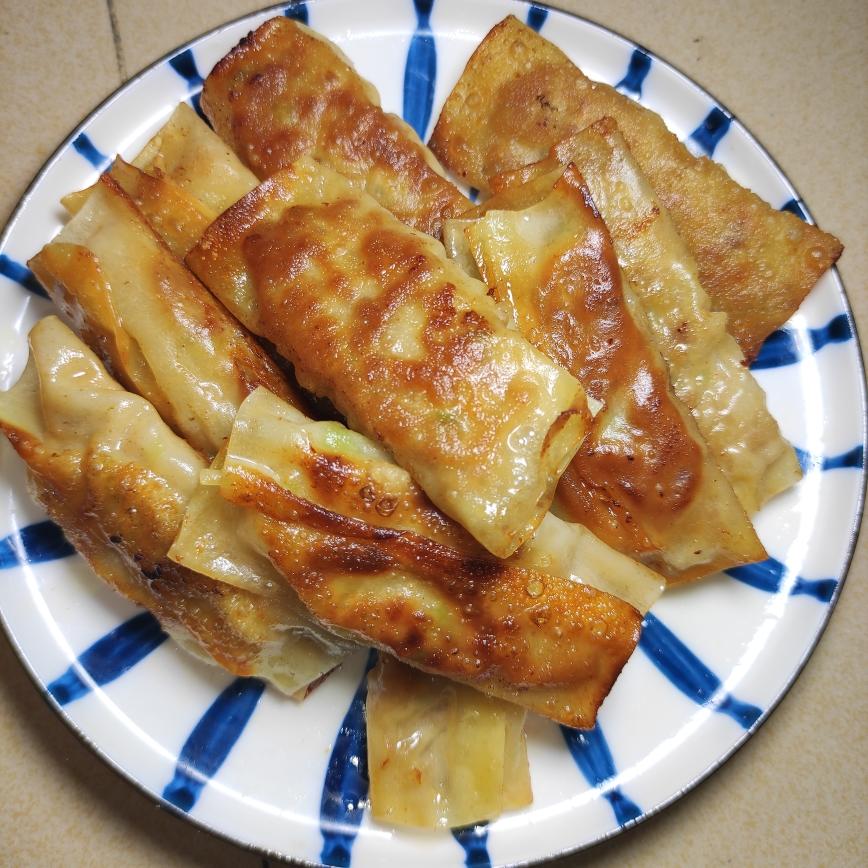 外焦裏嫩的小鍋貼🥩的做法