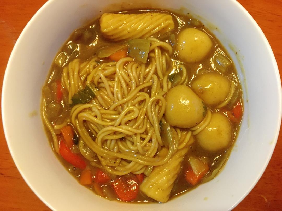 咖喱鱼蛋乌冬面