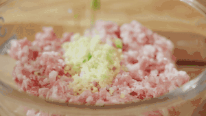 糖醋青椒塞肉【孔老师教做菜】的做法 步骤3