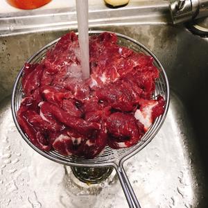 被隔离的西红柿牛肉酸汤面的做法 步骤6