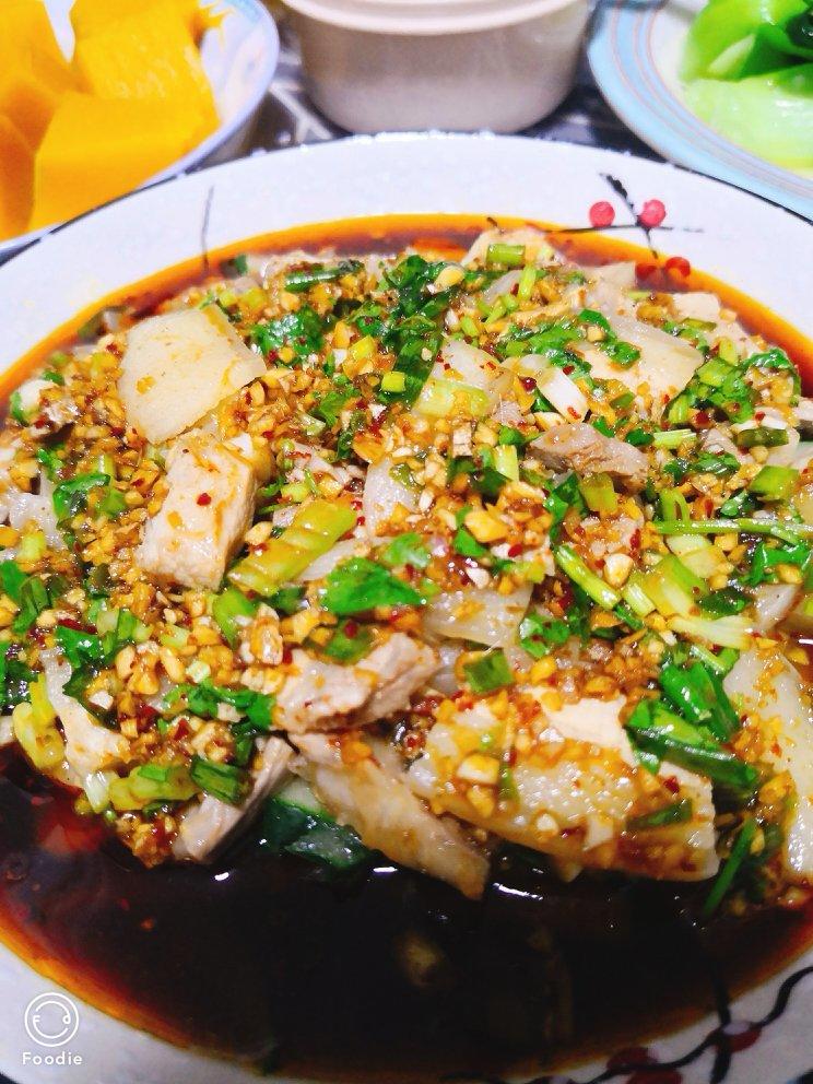 秘制蒜泥白肉（入口即化，不好吃你来打我）